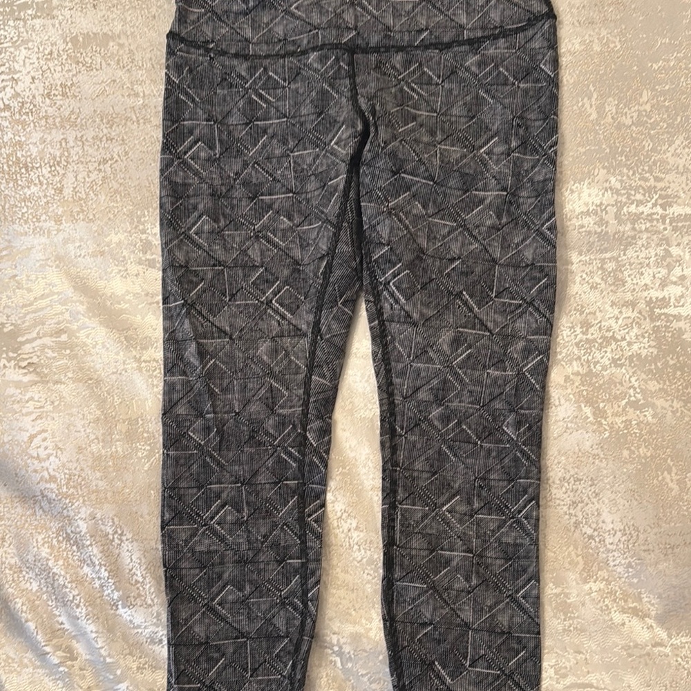 Geometric Patterned Gray Leggings